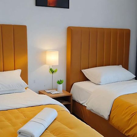 Moderne Appartement Au Plein Centre-Ville En Face Hilton & La Gare De Train Tgv Avec Climatisation Tanger Extérieur photo
